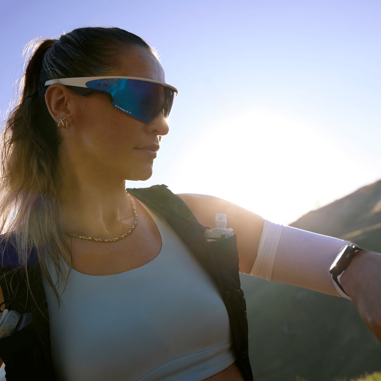 Oakley Meta Vanguard OW8001 800106 Smart AI Sunglasses – White / Prizm Sapphire